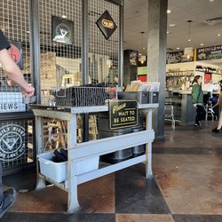 Via 313 Pizza - Waiting area