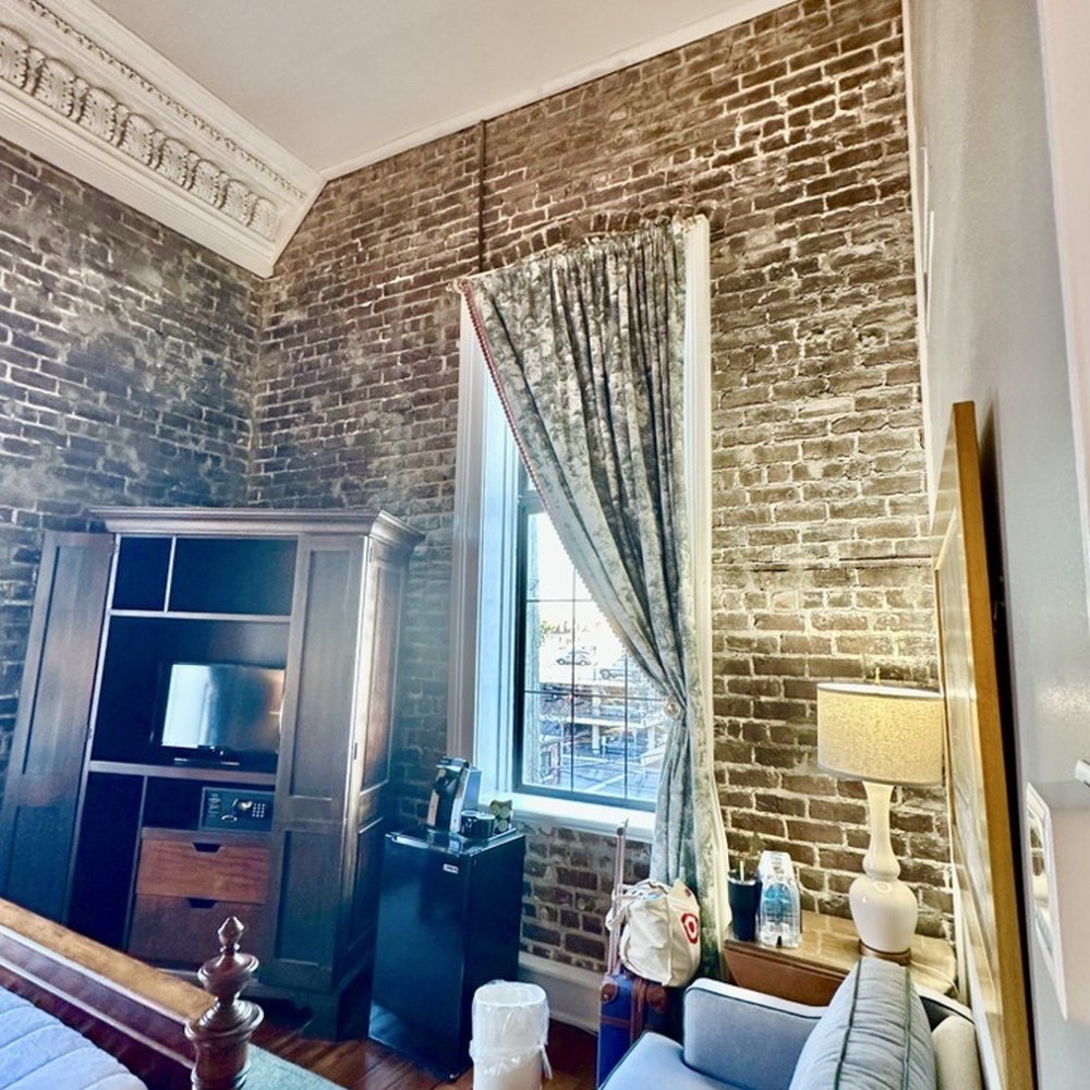 East Bay Inn - Queen Classic Room with beautiful brick and high ceilings - Bed & Breakfast Near Me - Savannah, Georgia East Bay Inn - Queen Classic Room with beautiful brick and high ceilings - Bed & Breakfast Near Me - Savannah, Georgia