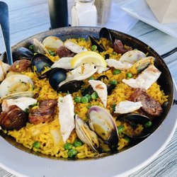Finn's Harborside - Seafood Paella