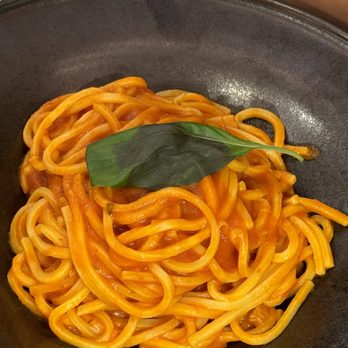 La Piazza - Spaghettoni with tomato and basil - Venetian Near Me - Venezia, VE La Piazza - Spaghettoni with tomato and basil - Venetian Near Me - Venezia, VE