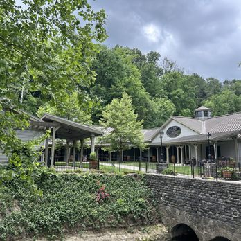 The Jack Daniel Distillery - The visitors center - Distilleries Near Me - Lynchburg, Tennessee The Jack Daniel Distillery - The visitors center - Distilleries Near Me - Lynchburg, Tennessee