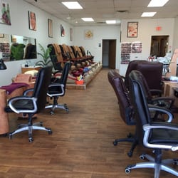 Hollywood Nails - Make a visit this Asian nail salon , clean sanitized with friendly experienced staff and most reasonable salon price only in this area