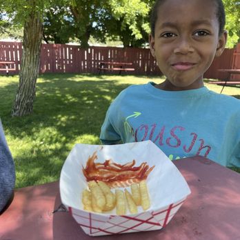Red Arrow Drive In - Finishing up a family approved lunch! - Burgers Near Me - Cle Elum, Washington Red Arrow Drive In - Finishing up a family approved lunch! - Burgers Near Me - Cle Elum, Washington