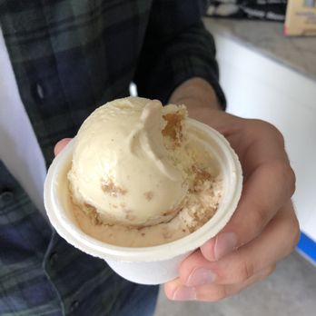 Humphry Slocombe - Berkeley - Secret breakfast (boozy) and strawberry something (also boozy) split single for ~$5 - Ice Cream & Frozen Yogurt Near Me - Berkeley, California