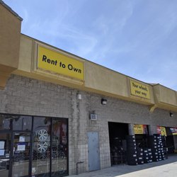 RAW Wheels & Tires - Very clean and safe area with waiting room and flatscreen.