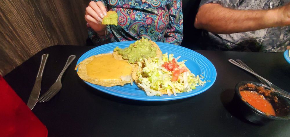 Miranda's Fresh Mexican Food Logo