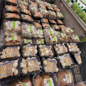 H Mart - Mushroom mushrooms everywhere... many kinds of mushrooms! - International Grocery Near Me - Lynnwood, Washington