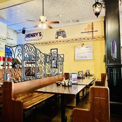 Henry’s Louisiana Grill - Inside decor