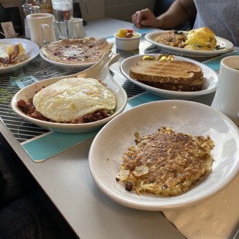 Lighthouse Cafe - The Ultimate Breakfast Alex's Corned Beef Hash Special Eggs Benedict - Breakfast & Brunch Near Me - Sausalito, California