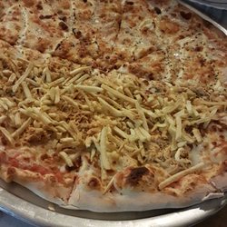 Brincadeira - Pizza mitad 4 quesos y mitad de pollo stroganoff