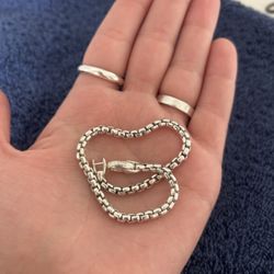 Express Jewelry And Watch Repair - The owner was amazing! He immediately polished my tarnished bracelet and was so helpful. 10/10 recommend--I'll definitely be back!