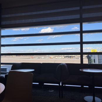 United Club - Phoenix - View - Airport Lounges Near Me - Phoenix, Arizona