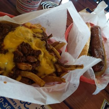 Foster's Grill - 1/4 # hot dog and chili cheese fries. - American Near Me - Bristow, Virginia