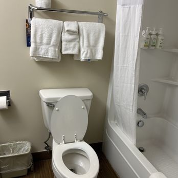 Baymont by Wyndham Beulah - Hotels Near Me - Beulah, Michigan