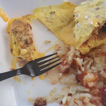 Lola's Diner - Supposed to be broccoli cheese and ham omelet except there's no broccoli. - Diners Near Me - Park Ridge, Illinois