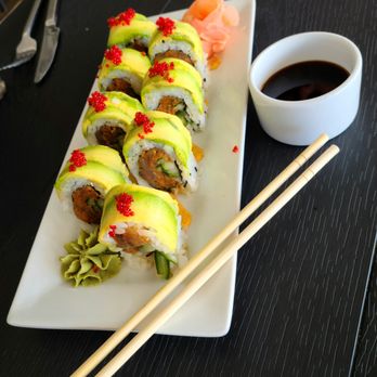 Salt At Geist - Spicy Tuna Roll - beautiful presentation & yummy! - Wine Bars Near Me - Fishers, Indiana