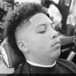 619 Barbershop - Haircut by: Manny, IG@the_blend_specialist , Online: Book.thecut.co/theblendspecialist