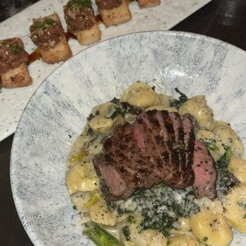 Earls Kitchen + Bar - Steak + Sushi - Cocktail Bars Near Me - Honolulu, Hawaii Earls Kitchen + Bar - Steak + Sushi - Cocktail Bars Near Me - Honolulu, Hawaii