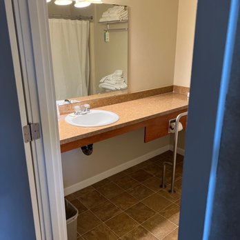 The Wayside Inn - Standard bathroom, but they do provide soap, body wash and conditioner - Hotels Near Me - Cannon Beach, Oregon