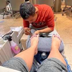 Lee Nails