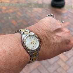 Hemming Plaza Jewelers - I went in for a new battery for my watch and came out with a new pearl necklace!