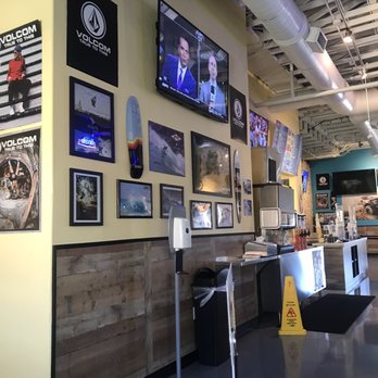 Wahoo's Fish Tacos - inside - Sports Bars Near Me - Henderson, Nevada