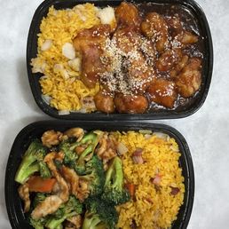 Sesame chicken with chicken fried rice and chicken broccoli with pork fried rice. Sesame chicken with chicken fried rice and chicken broccoli with pork fried rice.