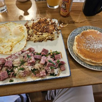Egg Republic - Corned beef and Hash, Eggs Over Medium, Hasbrowns, Pancakes - Breakfast & Brunch Near Me - Bloomington, Illinois