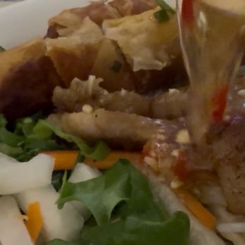 Pho Nina - Pouring the sauce into my BBQ Pork, Spring Rolls & Vermicelli (BuN Cha Gio Thit Nuong) - Vegetarian Near Me - Honolulu, Hawaii