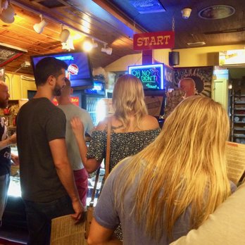 Yellow Dog Eats - This is a short line ... looks like I picked the right time/night for some nachos. - Sandwiches Near Me - Windermere, Florida