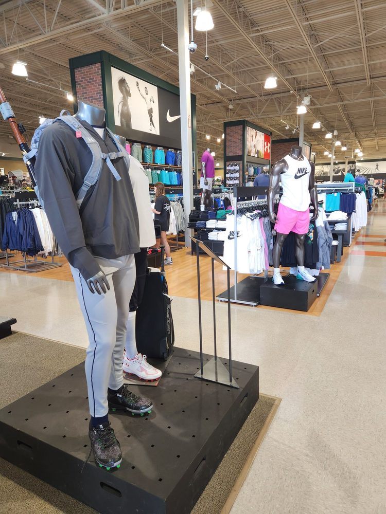 DICK’S SPORTING GOODS Updated August 2024 16 Photos 345 Discovery