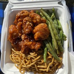 Sesame chicken, green beans, lo mein Sesame chicken, green beans, lo mein