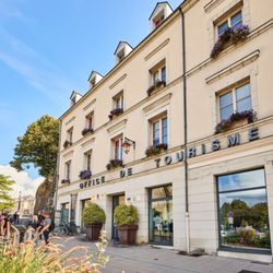 Office de Tourisme Destination Angers - Office de tourisme d'Angers, côté place Kenneyd