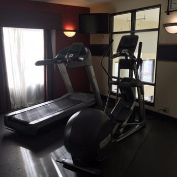 Hampton Inn & Suites Chesapeake-Square Mall - Only one treadmill and one elliptical machine. No weights. - Hotels Near Me - Chesapeake, Virginia