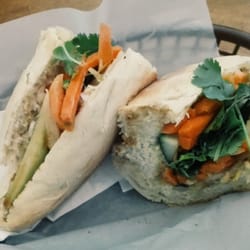 ĂN BÁNH MÌ - Lecker vietnamesisches baguette (banh) mit Gemüse