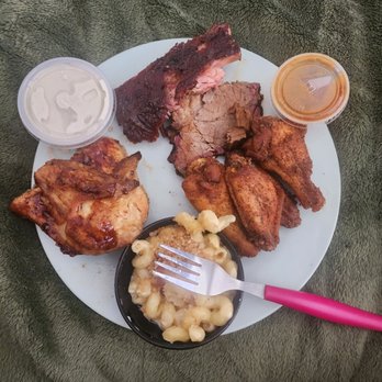 Smokin' Dave's BBQ - Clockwise: ribs, brisket, wings (cajun), Macaroni, roasted chicken - Barbeque Near Me - Denver, Colorado Smokin' Dave's BBQ - Clockwise: ribs, brisket, wings (cajun), Macaroni, roasted chicken - Barbeque Near Me - Denver, Colorado