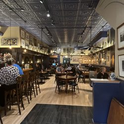 The Duke Of Perth - Bar and dining area