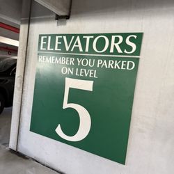 Sylvester Comprehensive Cancer Center - Parked across the street in the Desai bldg but had to pay for parking.  Jm has free parking for 2 hours.