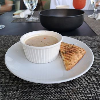 Ocean Club Cafe - salmon chowder - Cocktail Bars Near Me - Sechelt, British Columbia