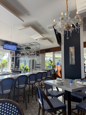 The Syren Oyster & Cocktail Bar by null