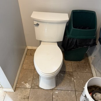 DFD Service 2 Drains - Clogged toilet - Plumbing Near Me - Fall River, Massachusetts DFD Service 2 Drains - Clogged toilet - Plumbing Near Me - Fall River, Massachusetts