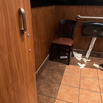 LongHorn Steakhouse - Nasty bathroom - Steakhouses Near Me - Snellville, Georgia