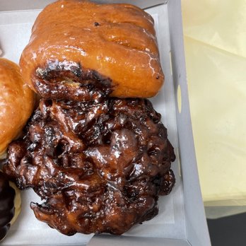 Randy's Donuts - HUGE DONUTS - Coffee & Tea Near Me - Las Vegas, Nevada