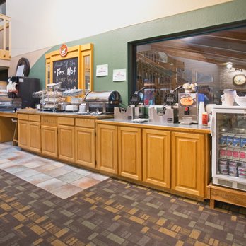 Cobblestone Hotel & Suites - Breakfast area - Hotels Near Me - Wisconsin Rapids, Wisconsin