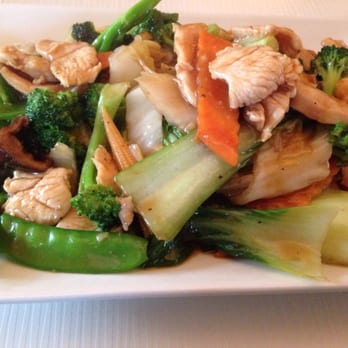 Basilic Vietnamese Grill - Chicken Wok Tossed Noodles - Vietnamese Near Me - Boca Raton, Florida Basilic Vietnamese Grill - Chicken Wok Tossed Noodles - Vietnamese Near Me - Boca Raton, Florida