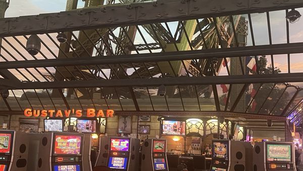 Gustav’s Bar by null