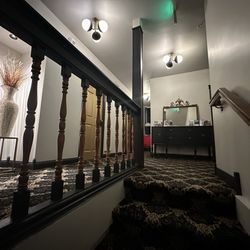 Hotel Stevenson - Stairs (no elevator, but first floor has ADA compliant rooms)