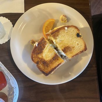 Winnie & Ethel's Downtown Diner - Breakfast sandwich - Diners Near Me - Las Vegas, Nevada Winnie & Ethel's Downtown Diner - Breakfast sandwich - Diners Near Me - Las Vegas, Nevada