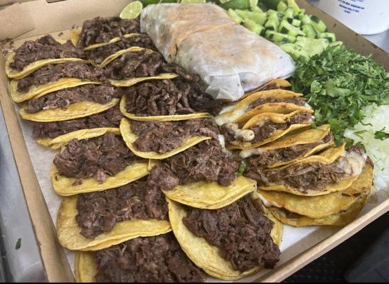 Aztecas Taco Truck by null
