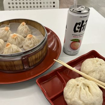 Shanghai Soup Dumplings - Crabmeat dumplings and pork with mushroom bun. Yum! - Dim Sum Near Me - Quincy, Massachusetts Shanghai Soup Dumplings - Crabmeat dumplings and pork with mushroom bun. Yum! - Dim Sum Near Me - Quincy, Massachusetts